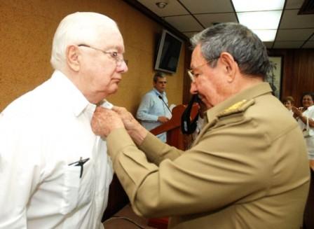Impuso Raúl la Orden José Martí a Armando Hart Dávalos