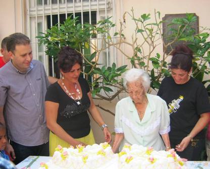 Celebró Esther su cumpleaños 101