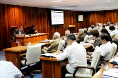 Presidió Raúl Castro reunión ampliada del Consejo de Ministros